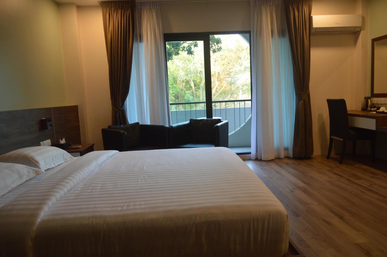 Airport Avenue Hotel Gyogon Eksteriør billede